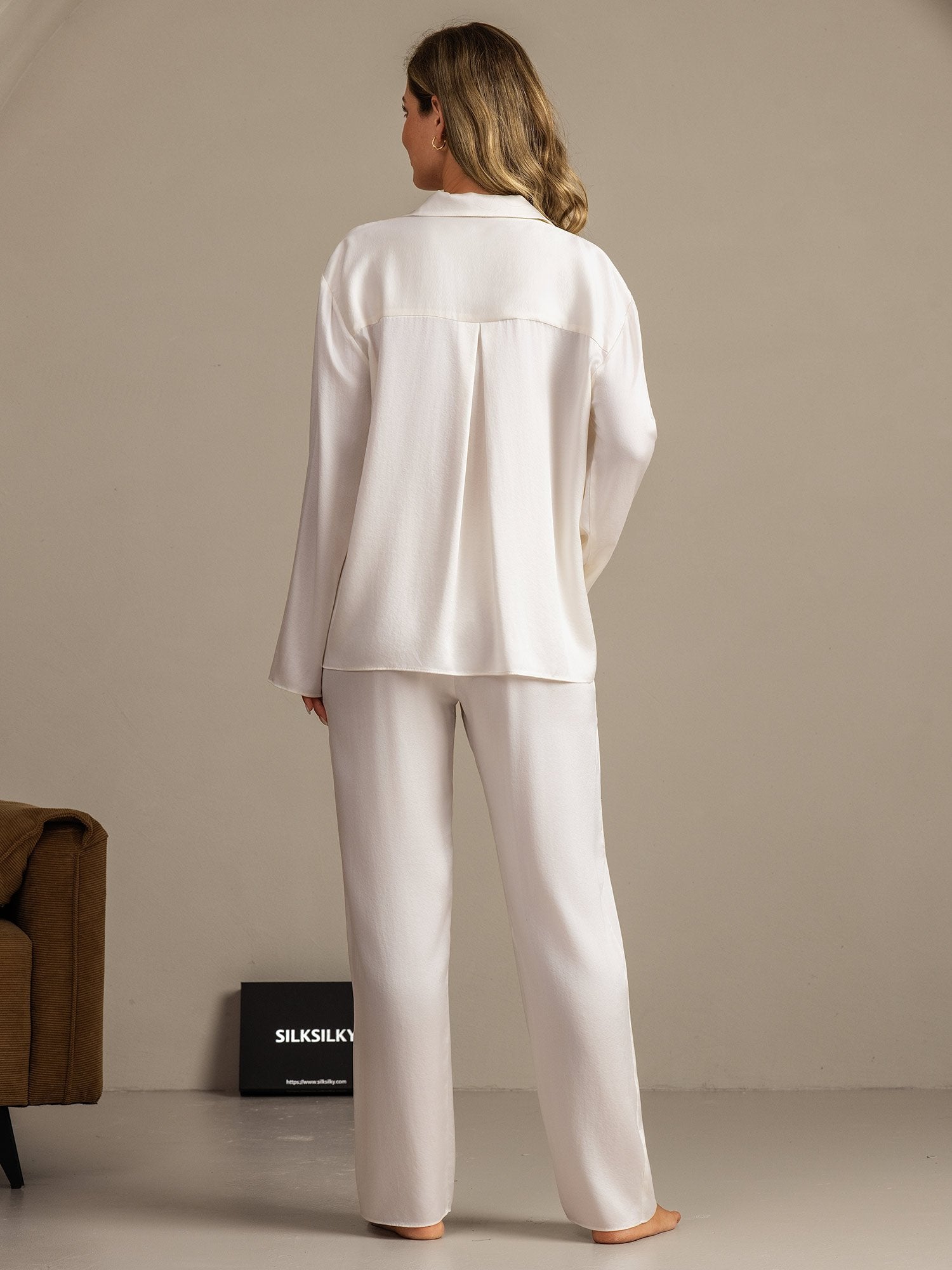 [White] SilkSilky  19Momme Machine-Washable Silk Long Sleeve Notch Collar Women's Pajamas 002