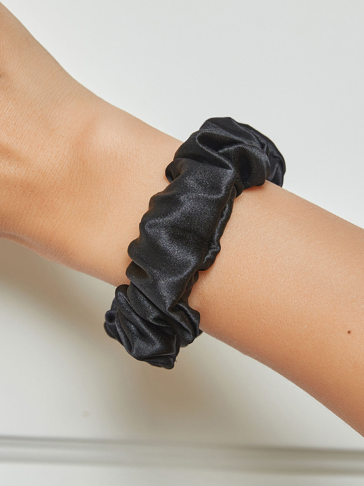 [Black] SilkSilky  Scrunchie 001